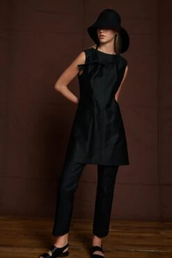 Soeur ROBE AMANDINE -Soeur 02 011 AMANDINE EDGARD ALEXANDRA AZALEE ANTALIA 0049