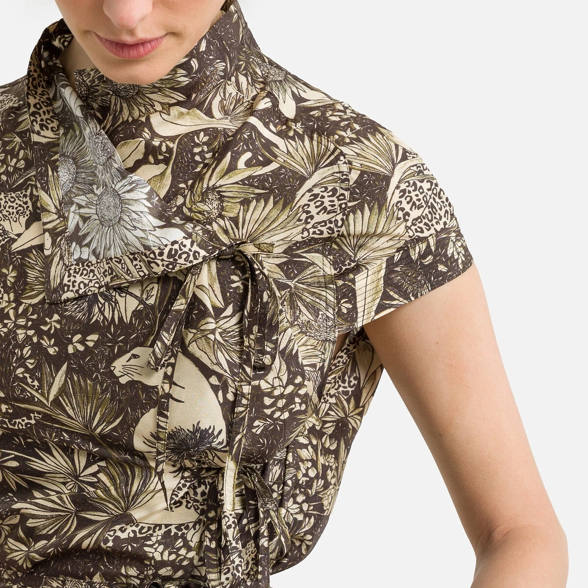 Soeur Blouse Imprimée Col Montant, Manches Courtes TARO 3 Soeur Blouse Imprimée Col Montant, Manches Courtes TARO – Image 3